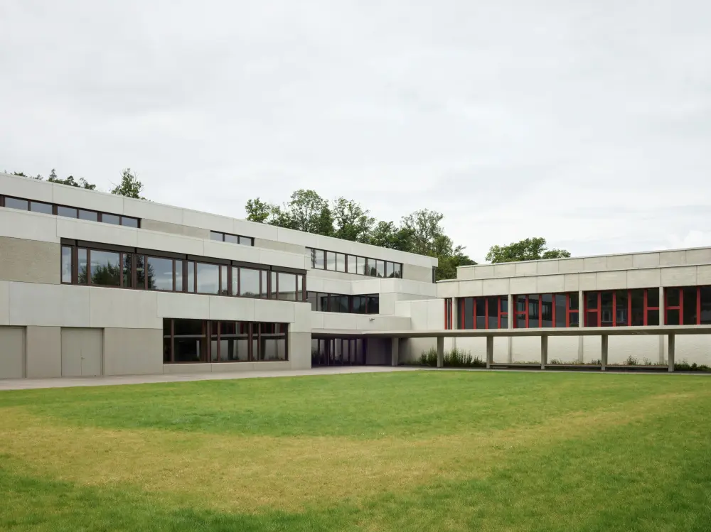 Schulanlage Schollenholz Frauenfeld Aussenansicht Pausenplatz