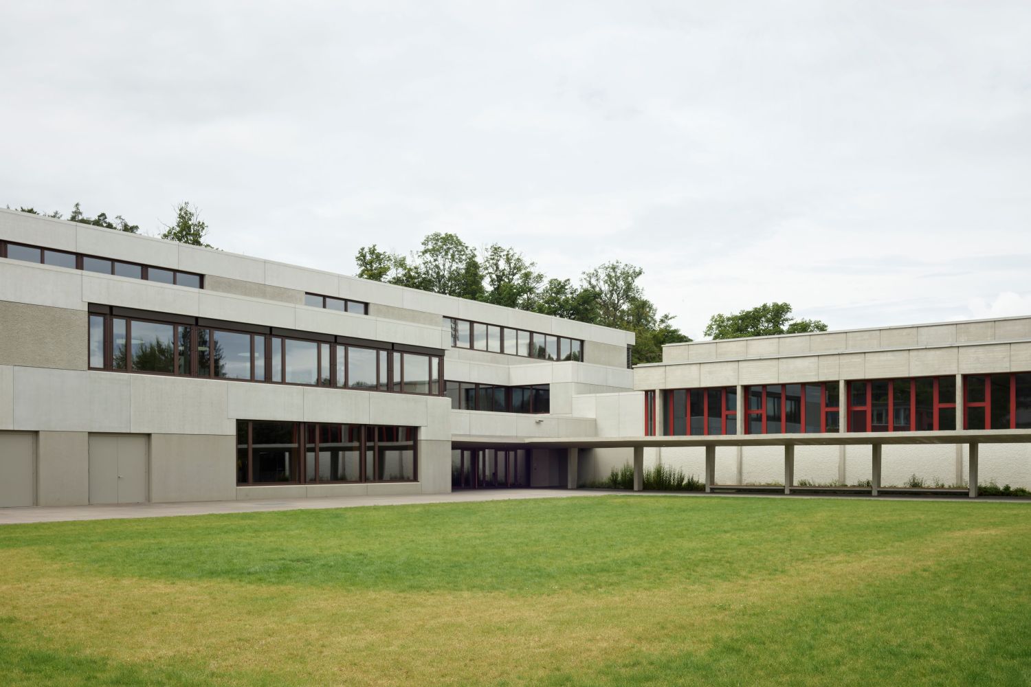 Schulanlage Schollenholz Frauenfeld Aussenansicht Pausenplatz